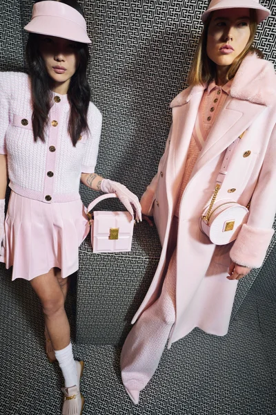 Look 16